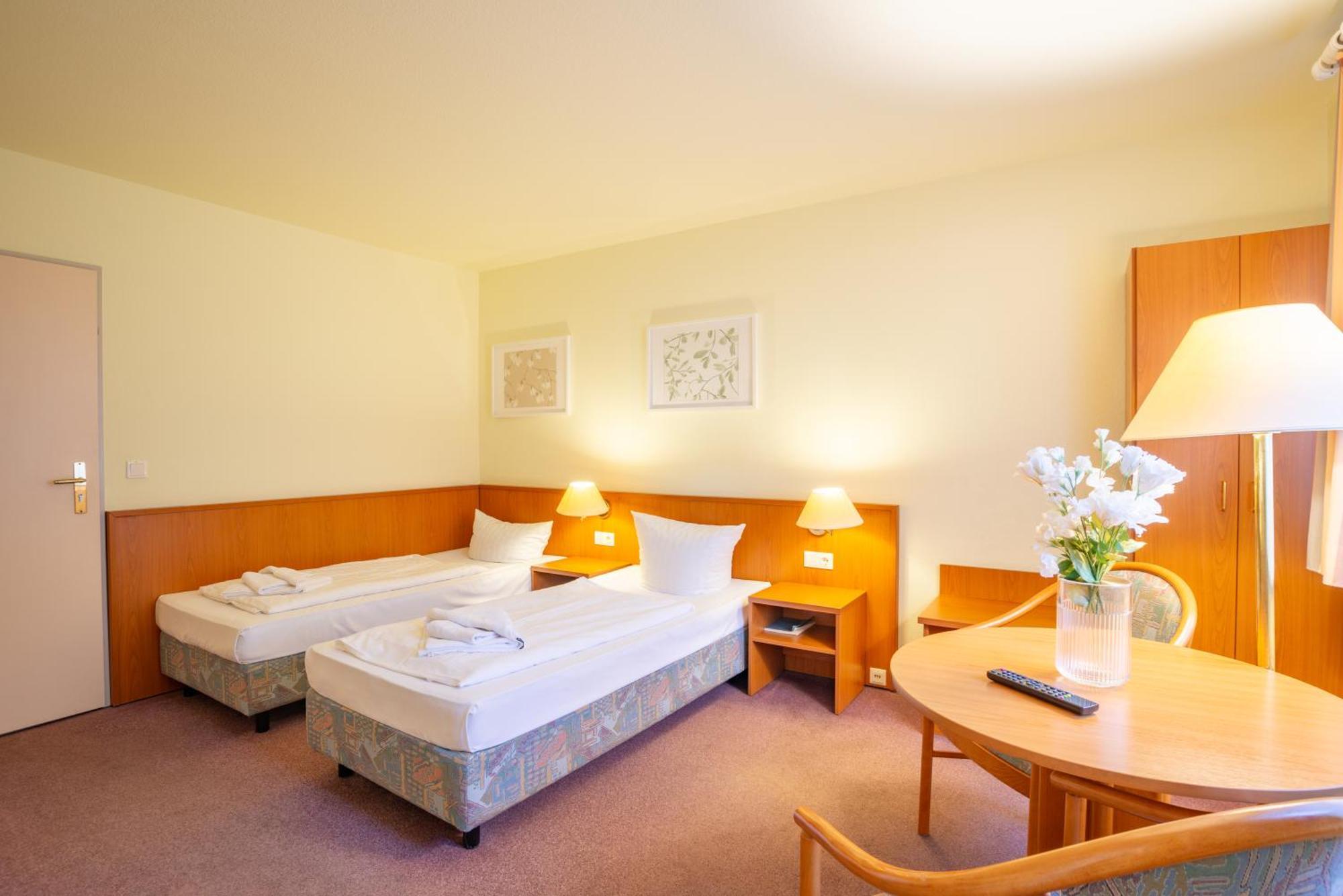 Waldhotel Schoeneiche -Self Check-In- Exterior photo