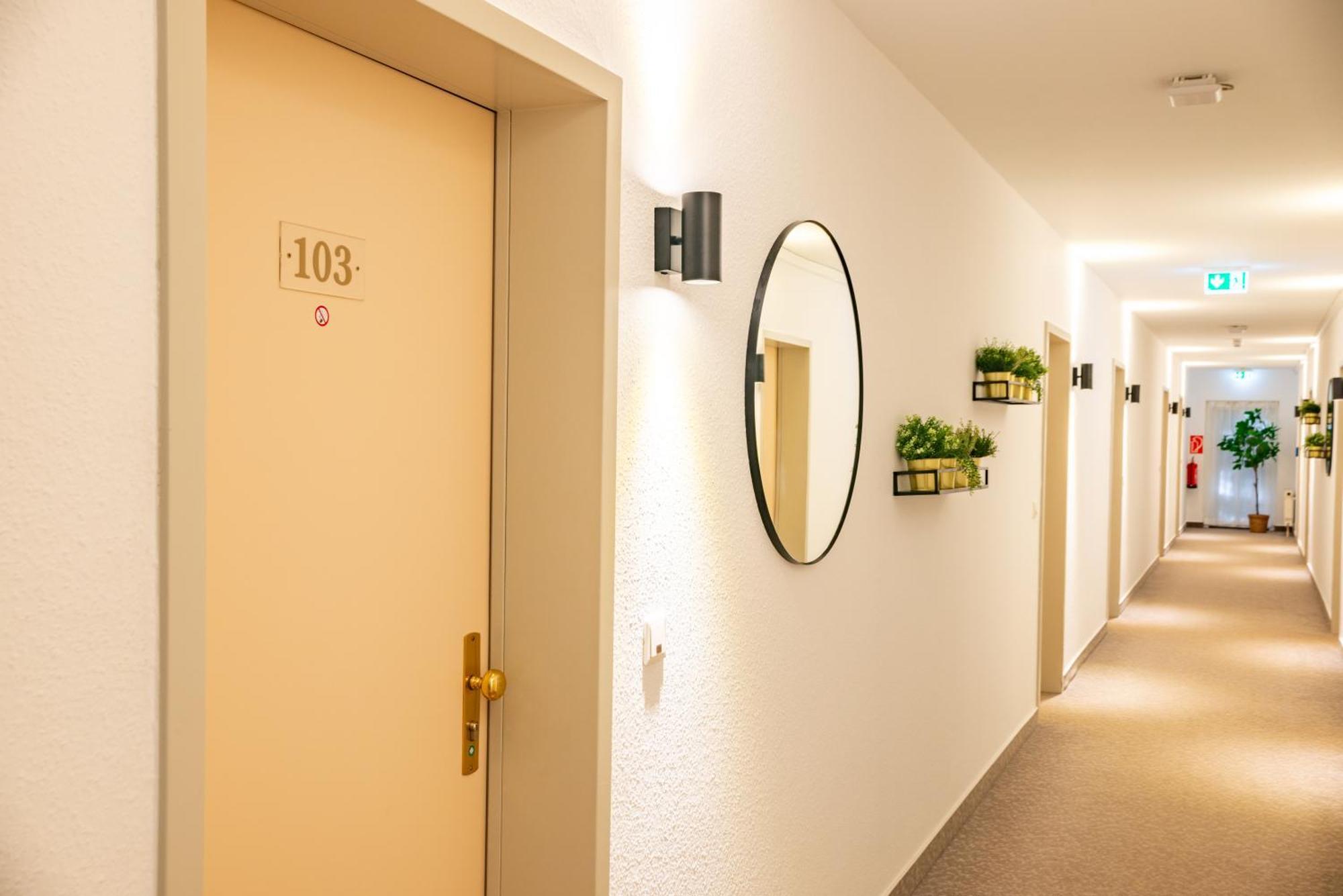 Waldhotel Schoeneiche -Self Check-In- Exterior photo